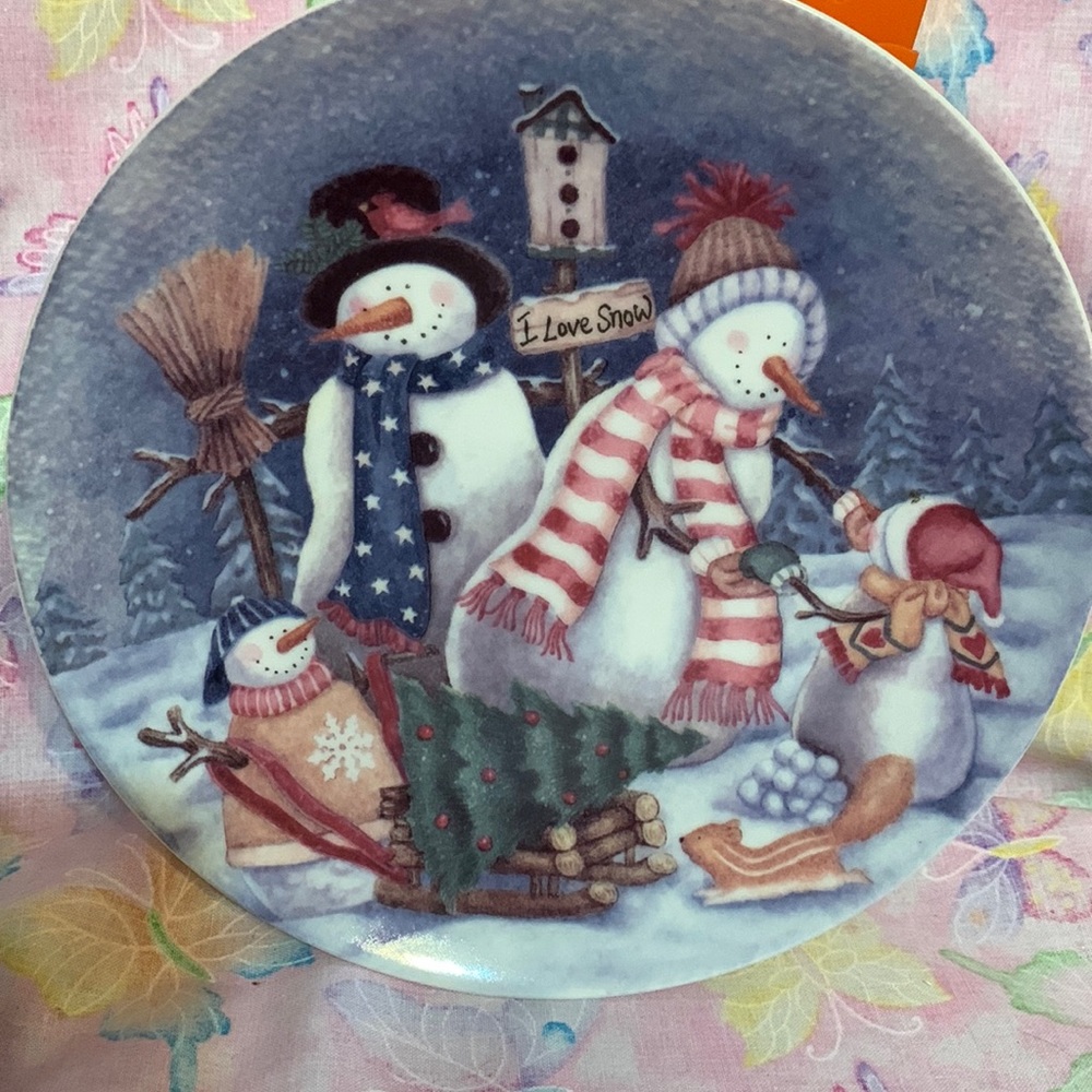 🦋 Winter scene snowman decorative plate. Never used. 8”x8”